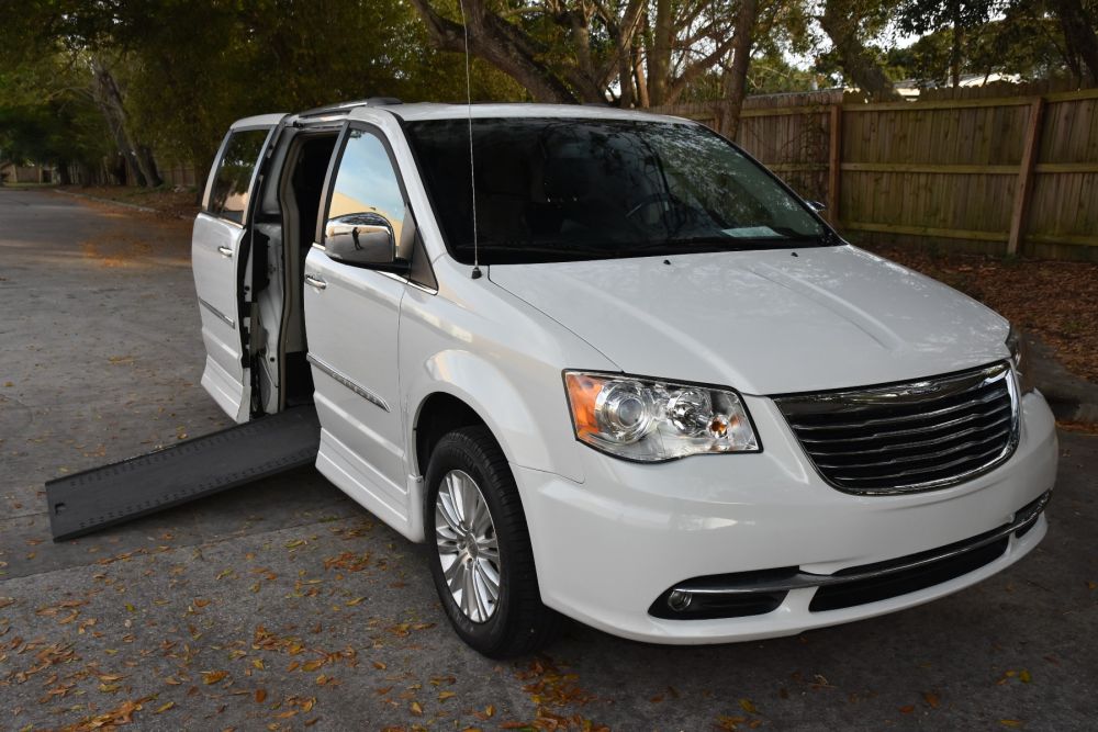 chrysler town & country 2015 2C4RC1GG7FR506284 image chrysler town & country 2015 2C4RC1GG7FR506284 image